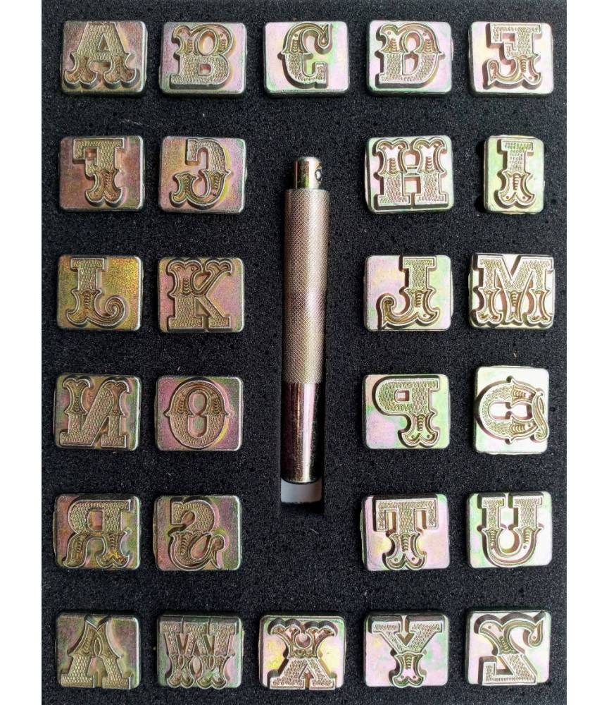 Outils travail du cuir - kit alphabet western vue haut
