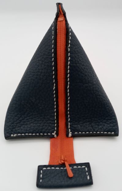 pochette pyramide en cuir